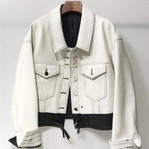 Short women's clothing of sheepskin leather